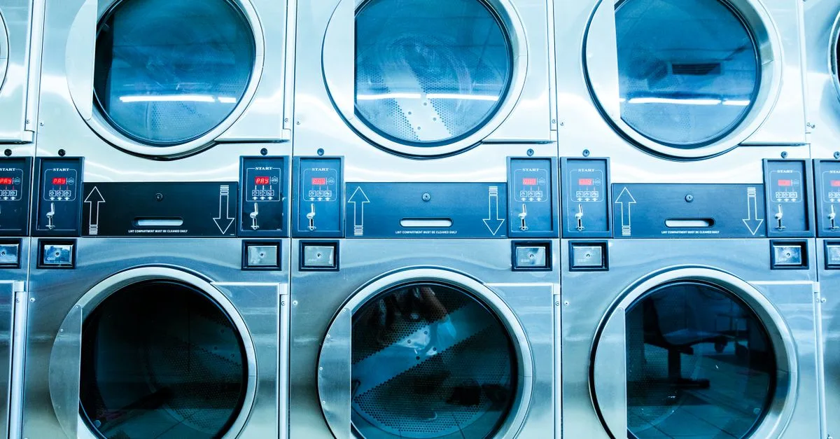 Adiós a las monedas: así se paga ya la colada en la lavandería autoservicio con el móvil