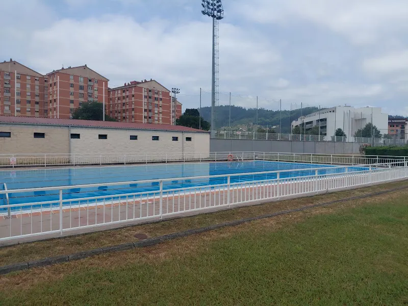 Piscina Municipal La Monxina - Oviedo
