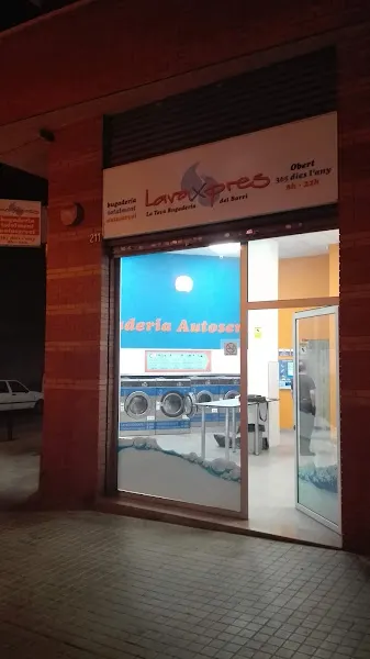 Lavanderia Autoservicio LAVAXPRES - Lavandería de autoservicio en Barberà del Vallès - foto 2