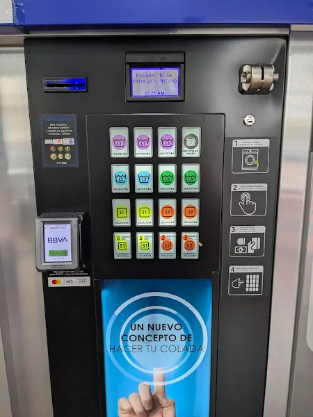 Lavandería autoservicio y tienda vending 24h Open Blue Móstoles.