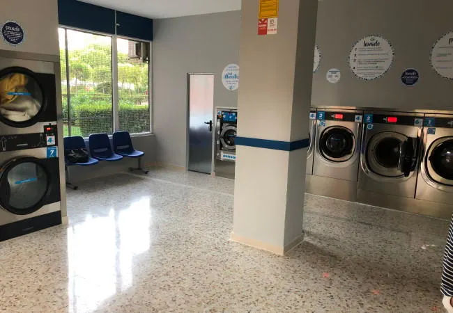 A&C Laundry - Lavandería de autoservicio en Mostoles - foto 2