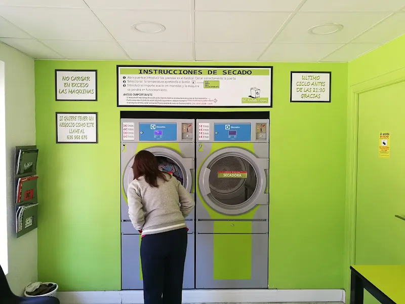 LAVANDERÍA AUTOSERVICIO COLADA EXPRÉS MÓSTOLES