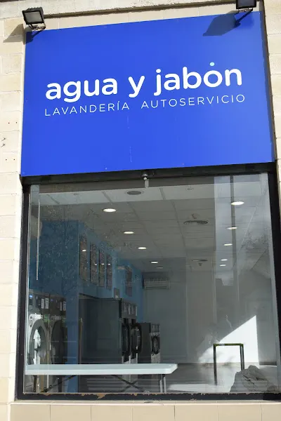 AGUA Y JABÓN Lavandería Autoservicio & Tintorería