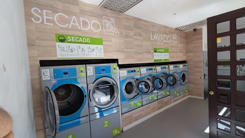 Lavo y seco - Lavandería de autoservicio en Pamplona - foto 2