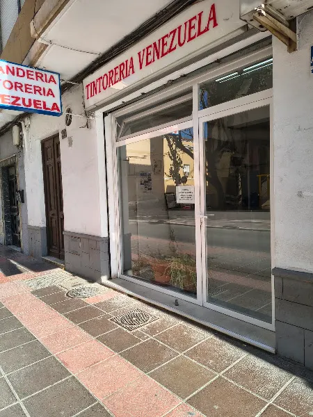 Lavandería y Tintorería Venezuela, S.L. - Servicio de limpieza en Almería - foto 2
