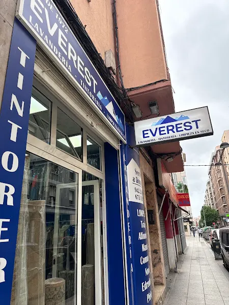 De Vicente Y De La Peña S C - Tintorería en Santander - foto 4