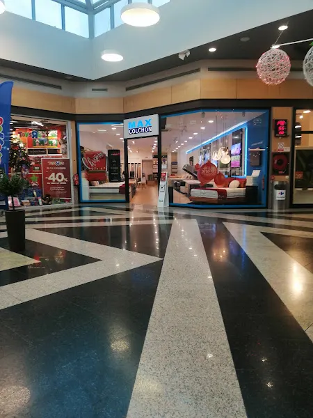 Centro Comercial Carrefour El Alisal - Centro comercial en Santander - foto 2