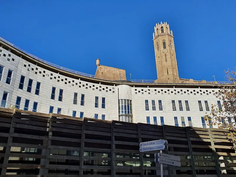 por Carrer Baró de Maials - Lavandería de autoservicio en Lleida - foto 2