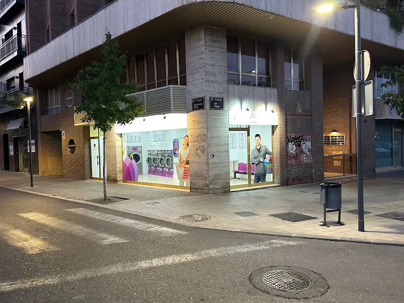 LAVANDERÍA AUTOSERVICIO LAVANDA LAUNDRY (AV.SEGRE)