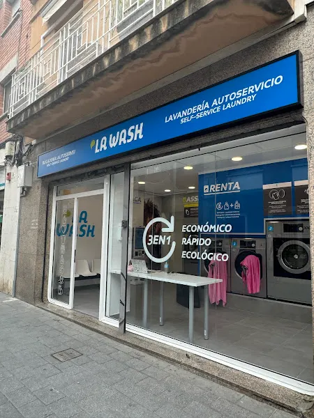 La Wash Sagarra - Lavandería de autoservicio en Santa Coloma de Gramenet - foto 2
