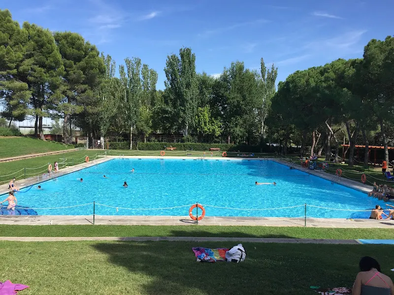 Club Los Berrocales Del Jarama - Piscina en Alcobendas - foto 2