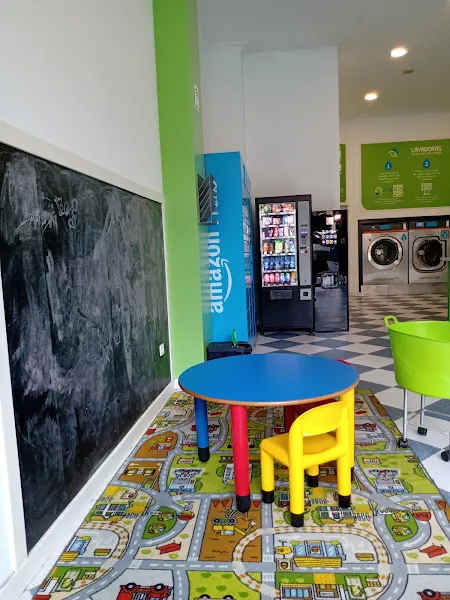 LAVABLUE - Lavandería de autoservicio en Ourense - foto 2