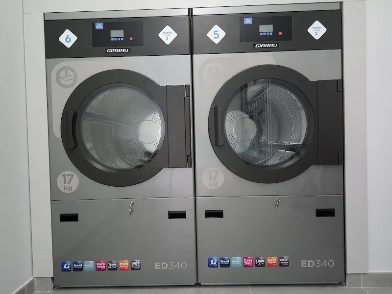 iWASH4YOU Aigua - Lavandería de autoservicio en Vilanova i la Geltrú - foto 2