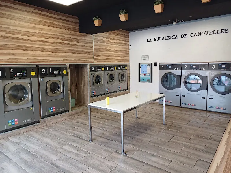 La Bugaderia De Canovelles - Lavandería de autoservicio en Canovelles - foto 2