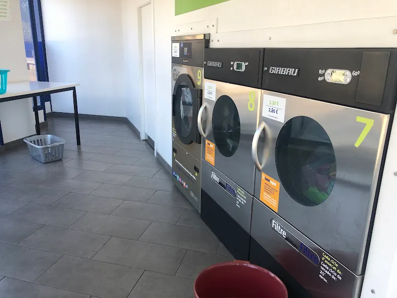 Lavarapid - Lavandería de autoservicio en Ripollet - foto 2