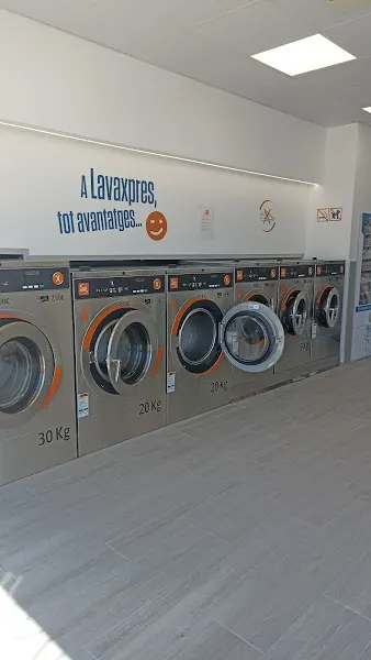 LAVAXPRES - Lavandería de autoservicio en Sant Feliu de Guíxols - foto 2