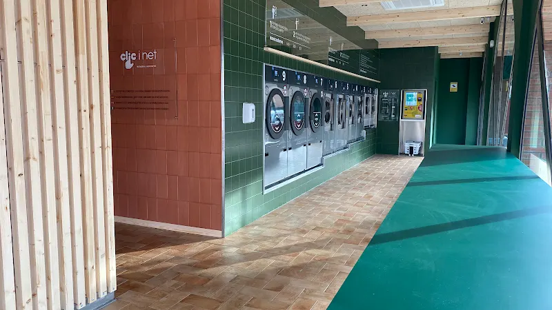 Bugaderia Autoservei Clic i Net - Lavandería de autoservicio en Palamós - foto 2