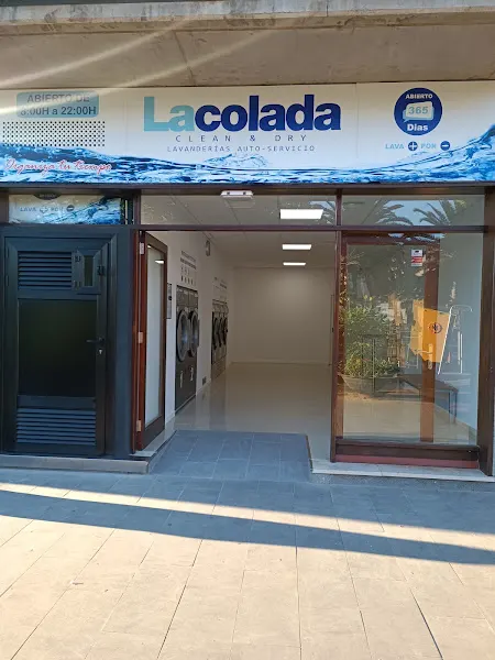 Lacolada Lava+por- Guimar - Lavandería de autoservicio en edif plaza de las flores - foto 2