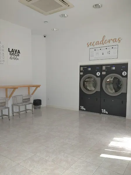 Lacolada-Hnos. Leciñena S.C. - Lavandería de autoservicio en Ejea de los Caballeros - foto 2