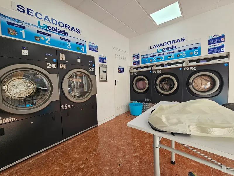 LaColada Ayora - Lavandería de autoservicio en Ayora - foto 2