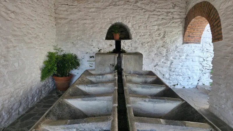 Lavadero Fuente del Cerrillo - Servicio de lavandería en Pampaneira - foto 2