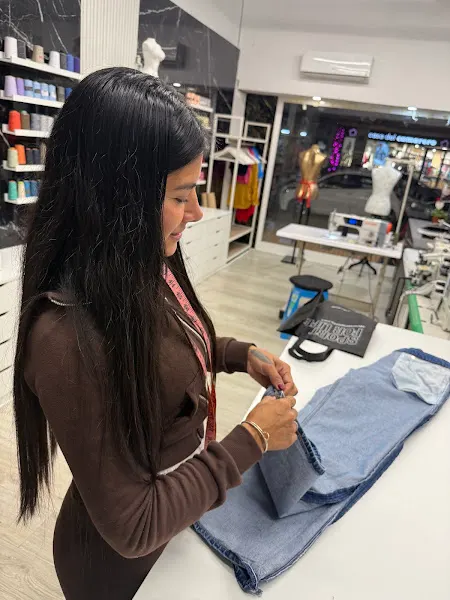 Raquel Vásquez - Atelier de costura - Benidorm