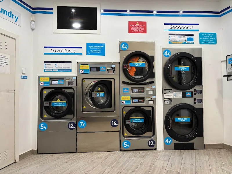 Bag and Laundry - Laundromat - Lavandería Autoservicio