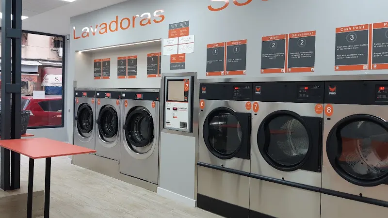 Lavandería Express Laundry Center Usera - Lavandería de autoservicio en Madrid - foto 2