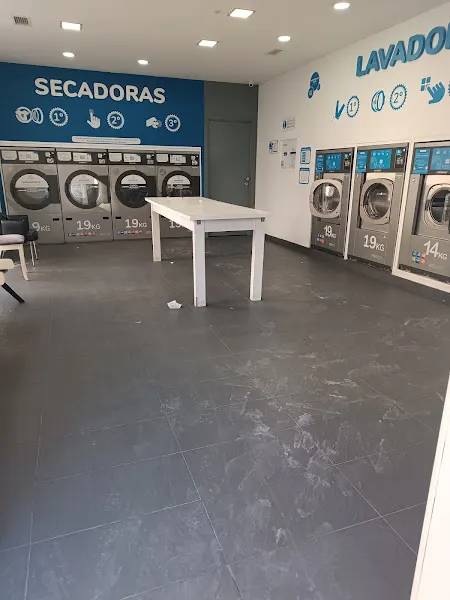 Lavandería Autoservicio Lavalux Madrid Pinos Alta