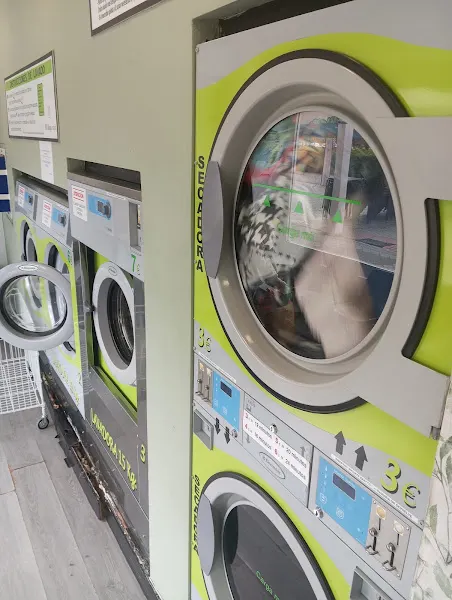 Mi Ropa Wash Aluche - Lavandería de autoservicio en Madrid - foto 3