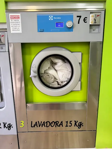 Colada Expres El Pilar. Ribadavia 21 - Lavandería de autoservicio en Madrid - foto 2