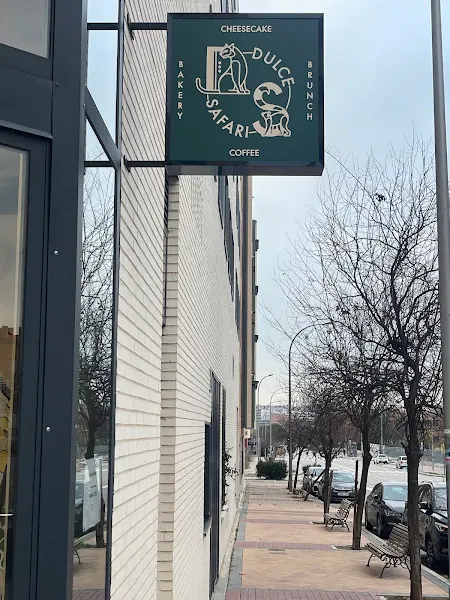 Clean Eat Good (Lavanderia Autoservicio y cafetería)