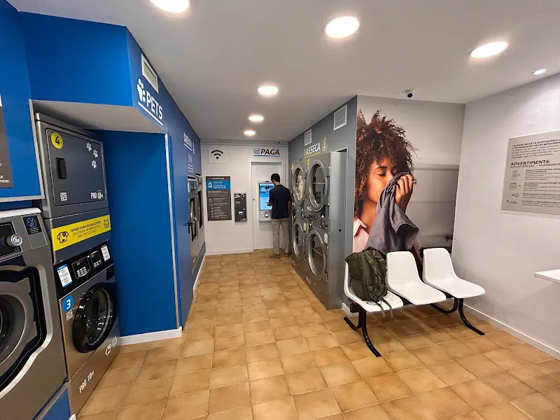 Lavandería autoservicio LA WASH