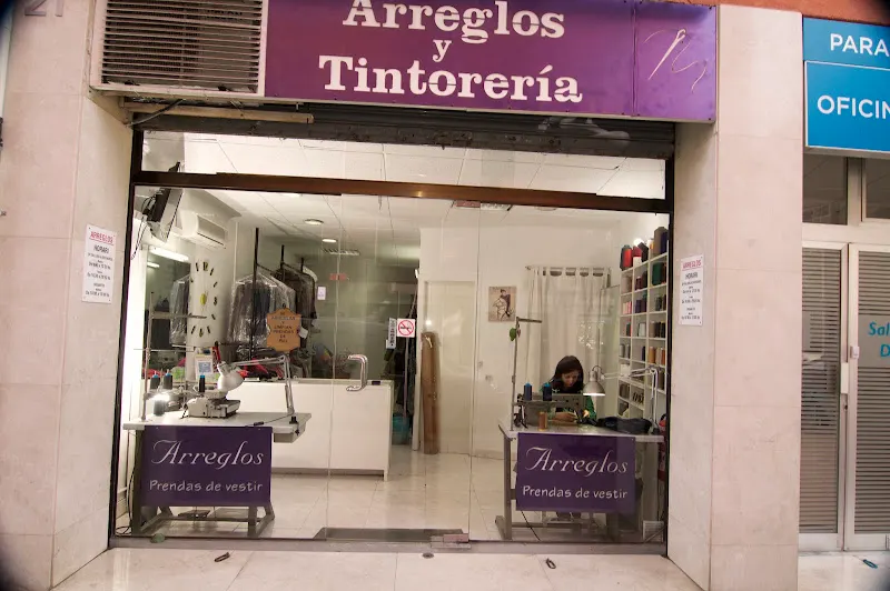 Arreglos ROPA ,MAQUINAS DE COSER industriales, caseras, planchas y SERVICIO DE TINTORERIA