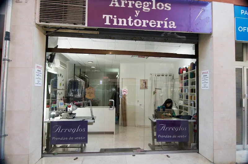 Arreglos ROPA ,MAQUINAS DE COSER industriales, caseras, planchas y SERVICIO DE TINTORERIA - Tienda de arreglos de ropa en Barcelona - foto 2