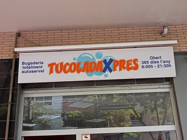 Lavanderia Autoservicio tucoladaXpres - Lavandería de autoservicio en L'Hospitalet de Llobregat - foto 2