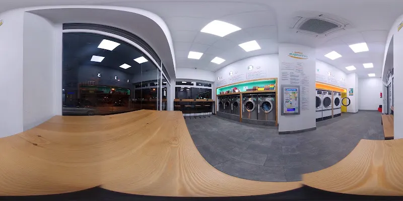 Lavandería Autoservicio Laundromat - Señor Espuma - Lavandería de autoservicio en Barcelona - foto 2