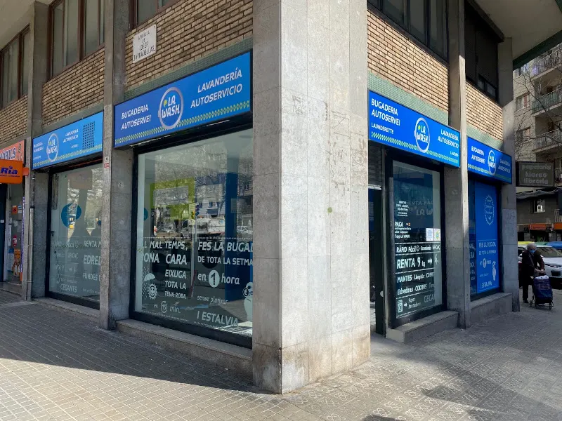 LA WASH - Lavandería de autoservicio en Barcelona - foto 2