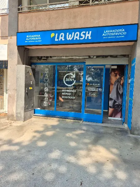 LA WASH - Lavandería de autoservicio en Barcelona - foto 2