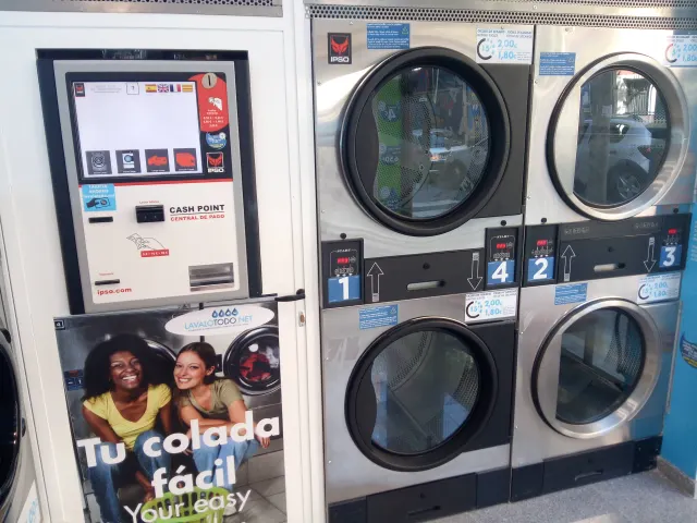 Lavandería LavaloTodo, Sagrada Familia - Lavandería de autoservicio en Barcelona - foto 2