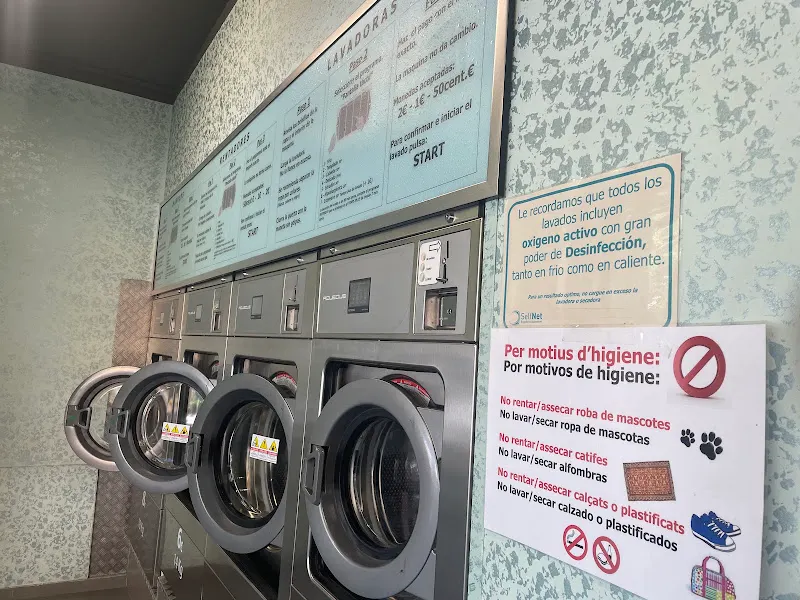 SelfNet Navas Bugaderia Autoservei - Lavandería de autoservicio en Barcelona - foto 2