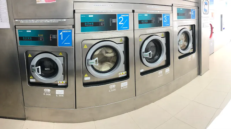 TU LAVADORA wash&dry - Lavandería de autoservicio en Esplugues de Llobregat - foto 2