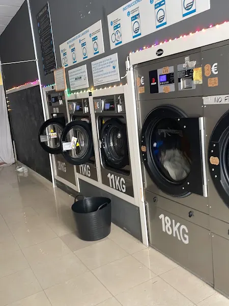 LAVANDERÍA WASHING HOUSE - Lavandería de autoservicio en València - foto 2