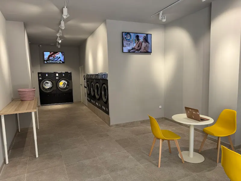 Lavandería Autoservicio Laundromat La Colada Almirante Cadarso 36 - València