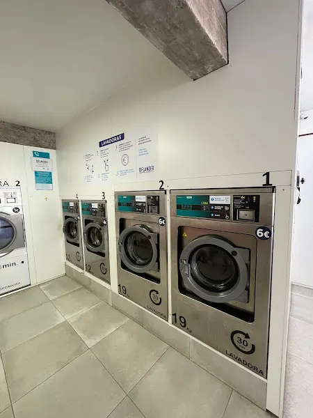 Lavandería Autoservicio Flander (Laundry) - Lavandería de autoservicio en València - foto 2
