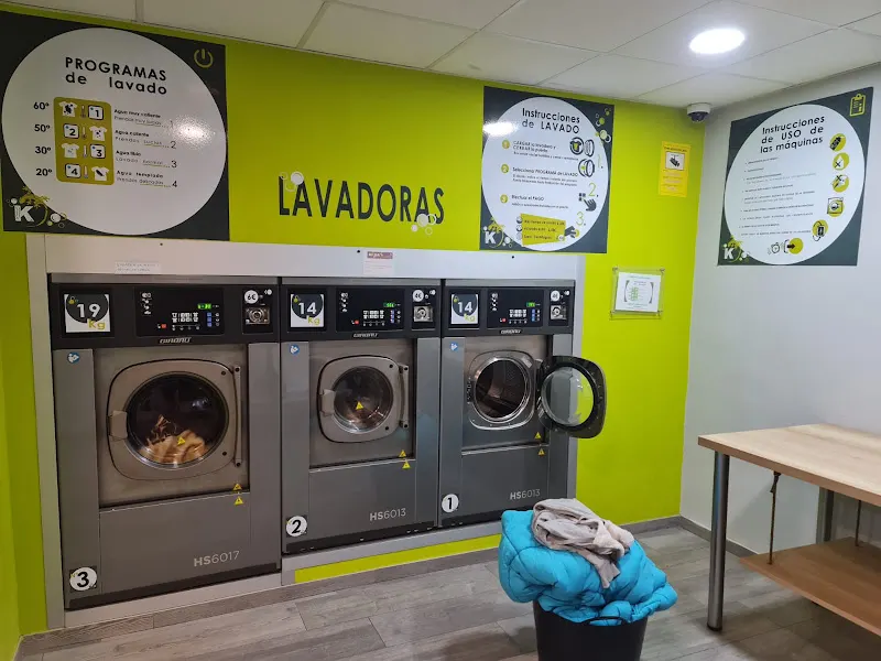 LAVANDERÍA AUTOSERVICIO AKUA - Lavandería de autoservicio en València - foto 2