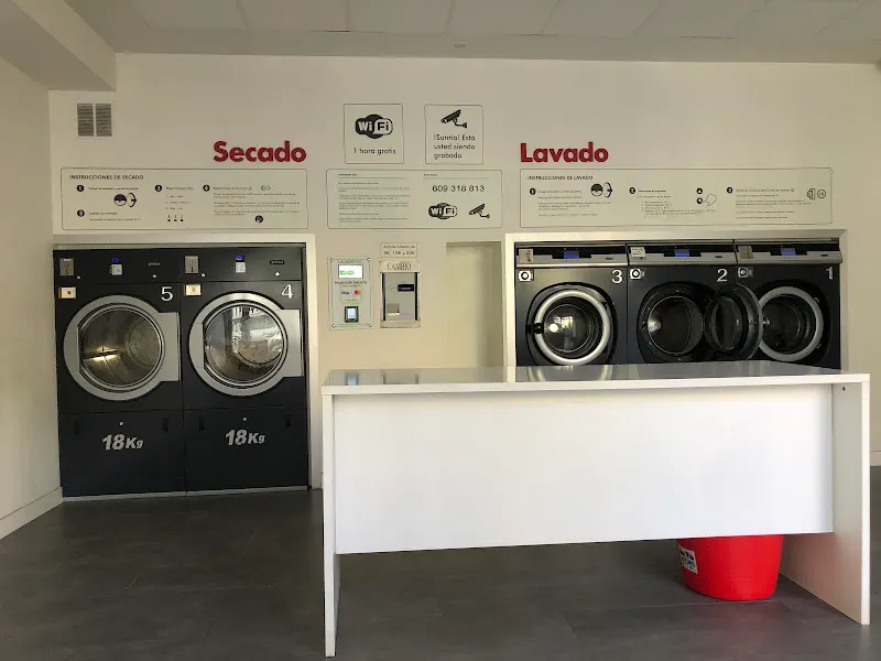 Lacolada Benimaclet - Lavandería de autoservicio en València - foto 2