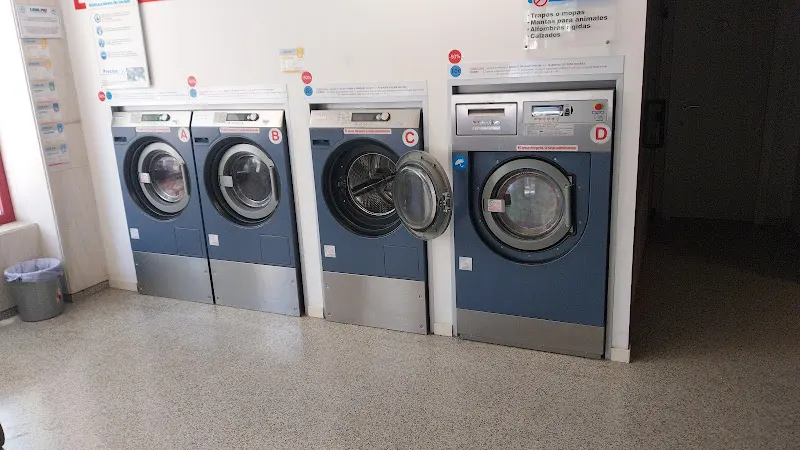 LAVA PIU - Lavandería de autoservicio en València - foto 2