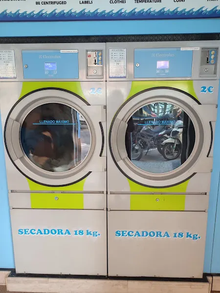 La Colada De Orriols Lavandería Autoservicio - Lavandería de autoservicio en València - foto 2