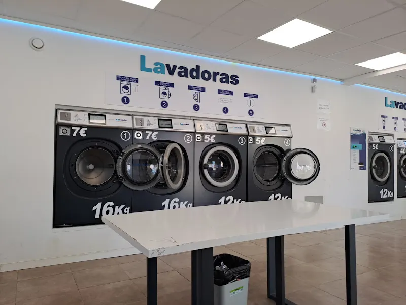Lacolada - Lavandería de autoservicio en València - foto 2